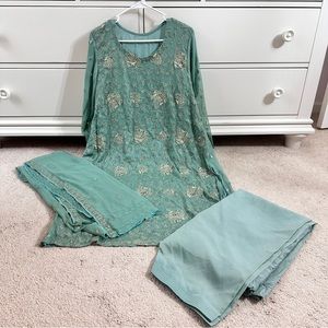 Pakistani 3piece embroided chiffon 3 piece